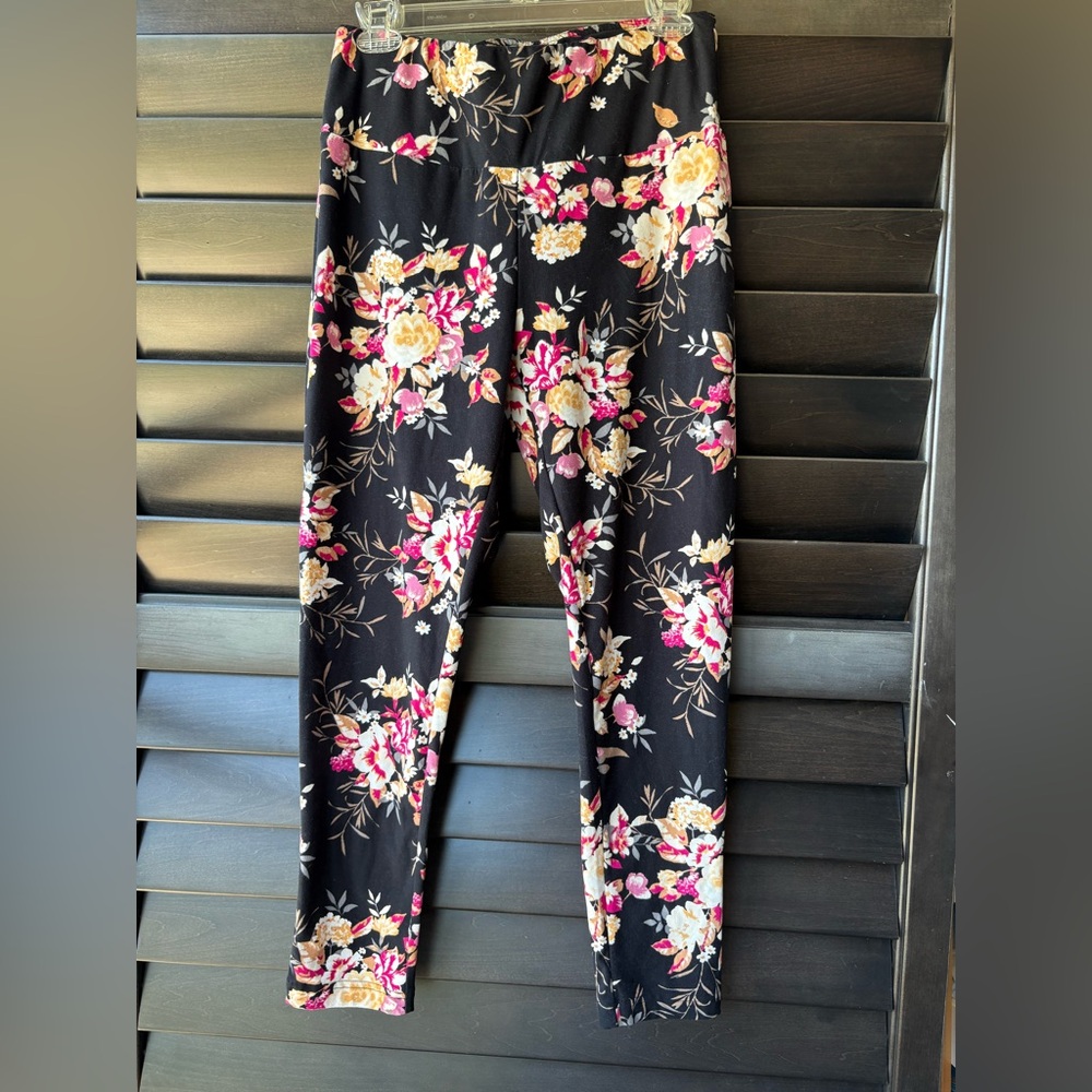Terra & Sky OX (14W) Floral Black Leggings